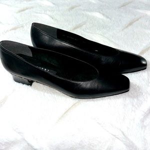 Stuart Weitzman Black Leather Shoes Gold trim Size 9.5 AA